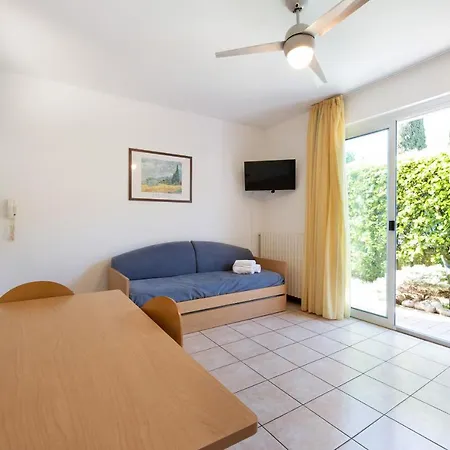 Apartment Garda 4 *