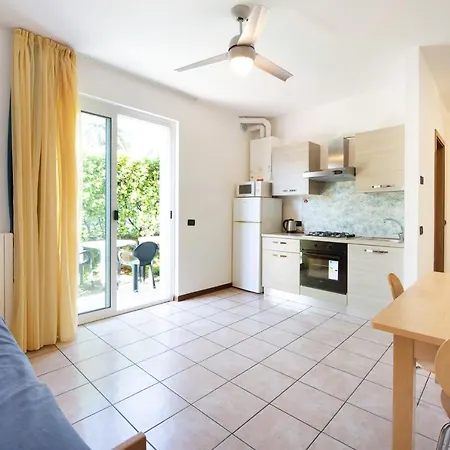 Apartment Garda 4 *