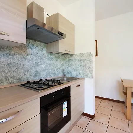 Apartment Garda 4 *