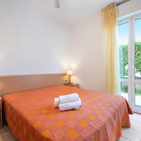 Garda 4 *
